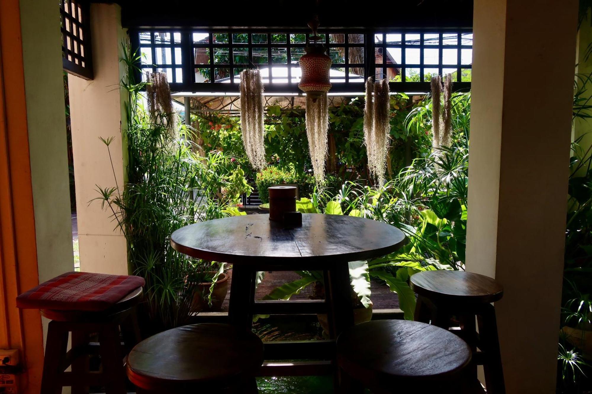 Banjai Garden Guesthouse Чиангмай Экстерьер фото